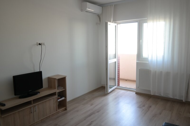 The Grand Kristal, Metalurgiei, 10 min. metrou Leonida, an 2020.